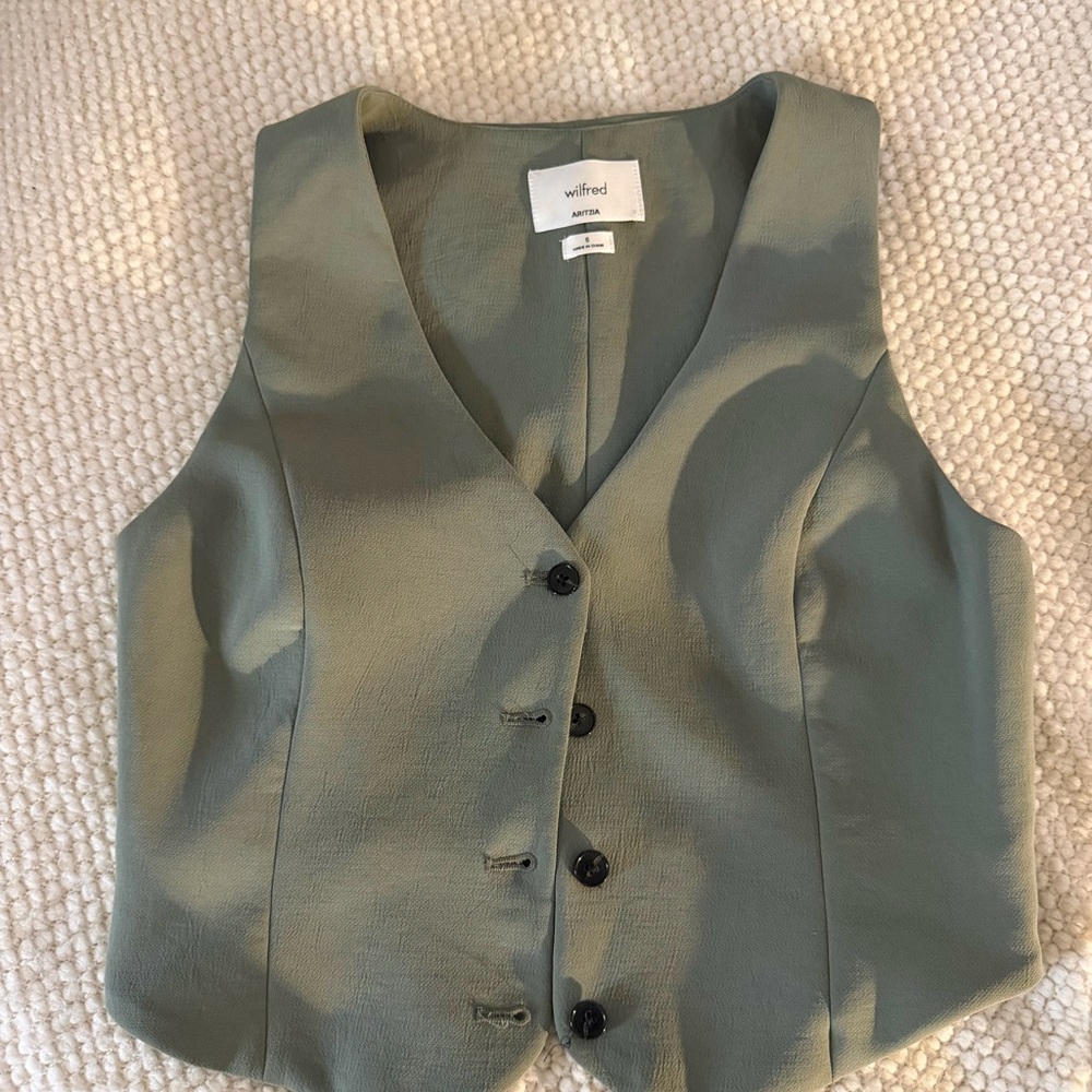 Aritzia Wilfred Olive Vest in Sage Green